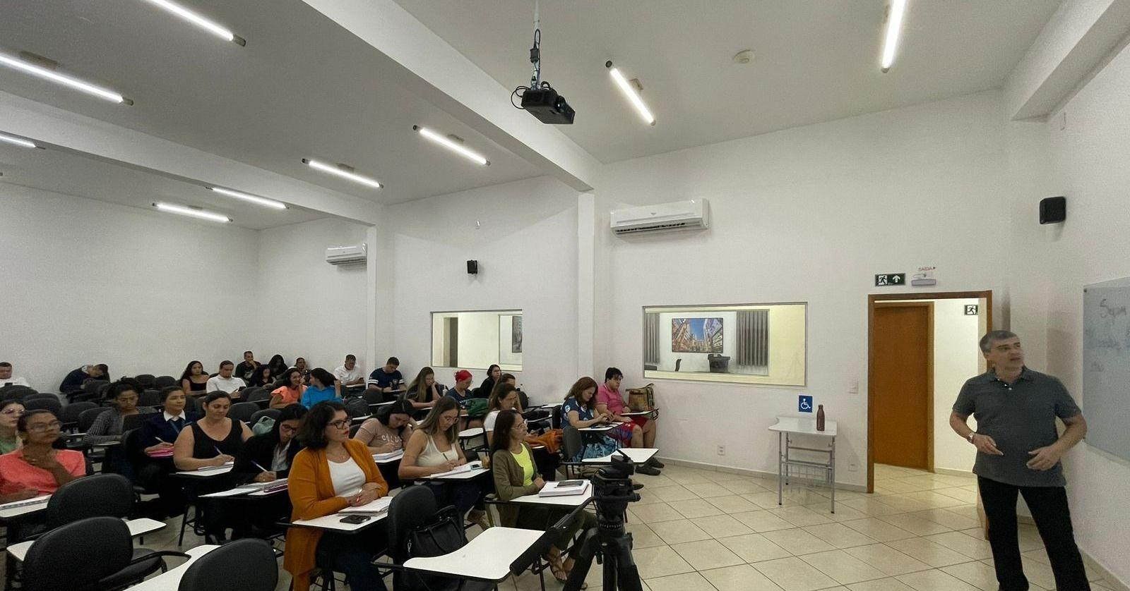 Palestra sobre Histórias  Empreendedoras enriquece a noite de conhecimento