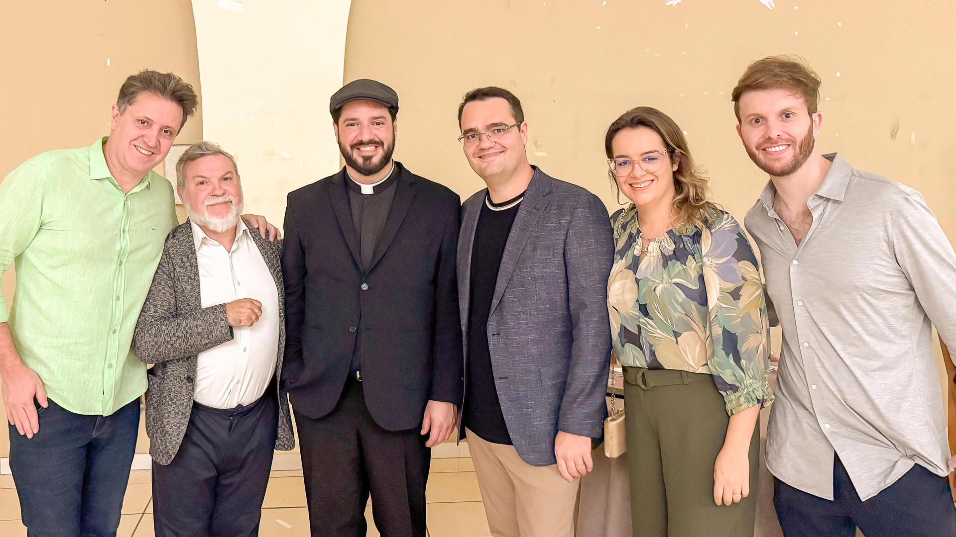Faculdade Metropolitana apoia exposição fotográfica que une fé e arte em Ribeirão Preto