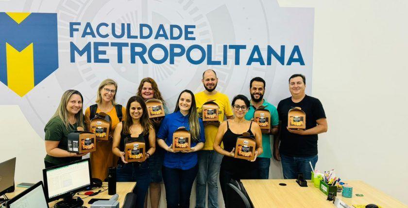 Faculdade metropolitana presenteia colaboradores