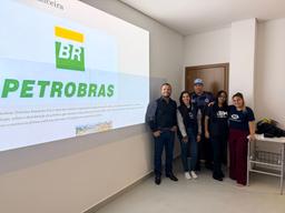 Alunos de Administração realizam análise financeira de grandes empresas