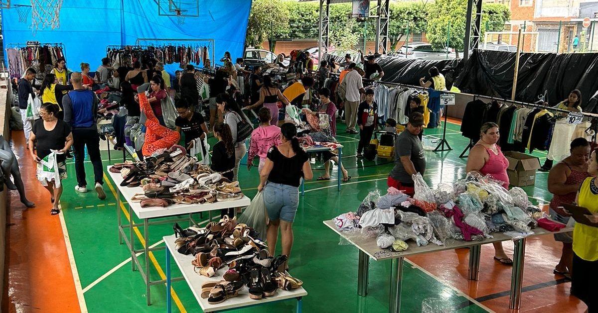 Alunos do curso de Administração participam de Bazar Beneficente