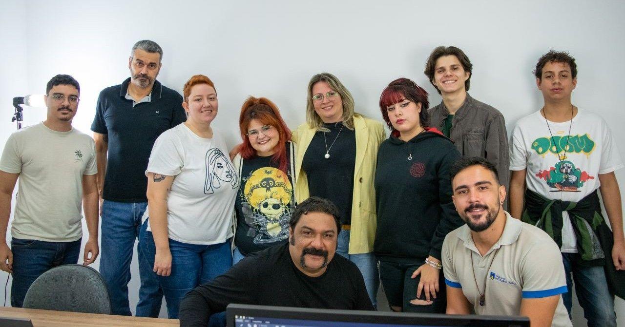 Alunos fazem visita técnica nos estúdios da Faculdade Metropolitana